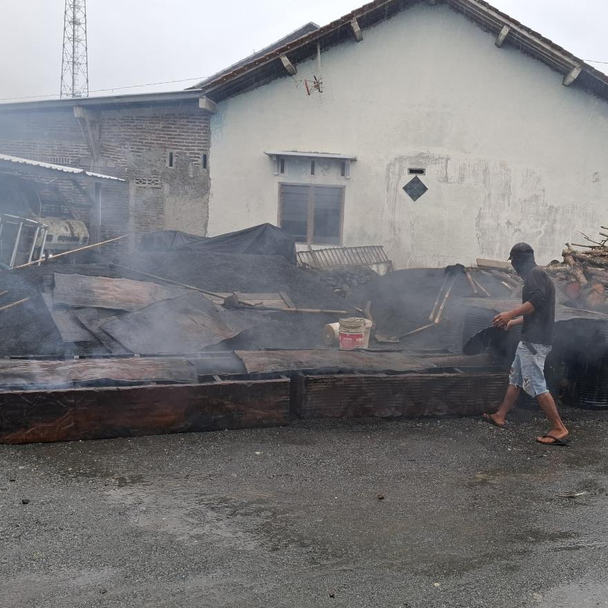 PENGASPALAN JALAN DUSUN KALIPELUS DARI DANA DESA TA 2024